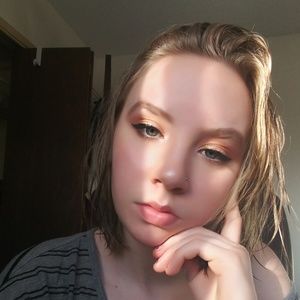 Meet your Posher, Ainsley